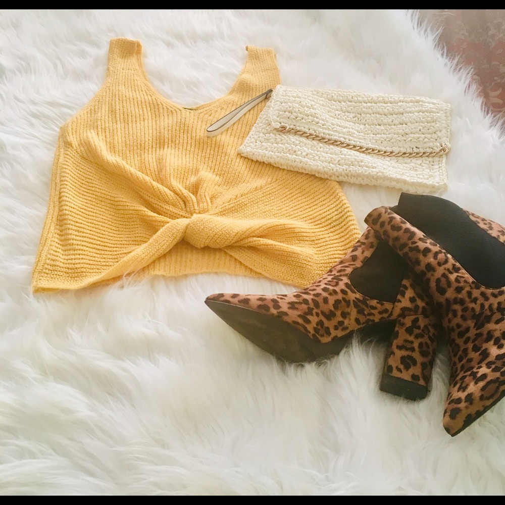 Twisted Yellow Sweater 💝 - Picture 4 of 5
